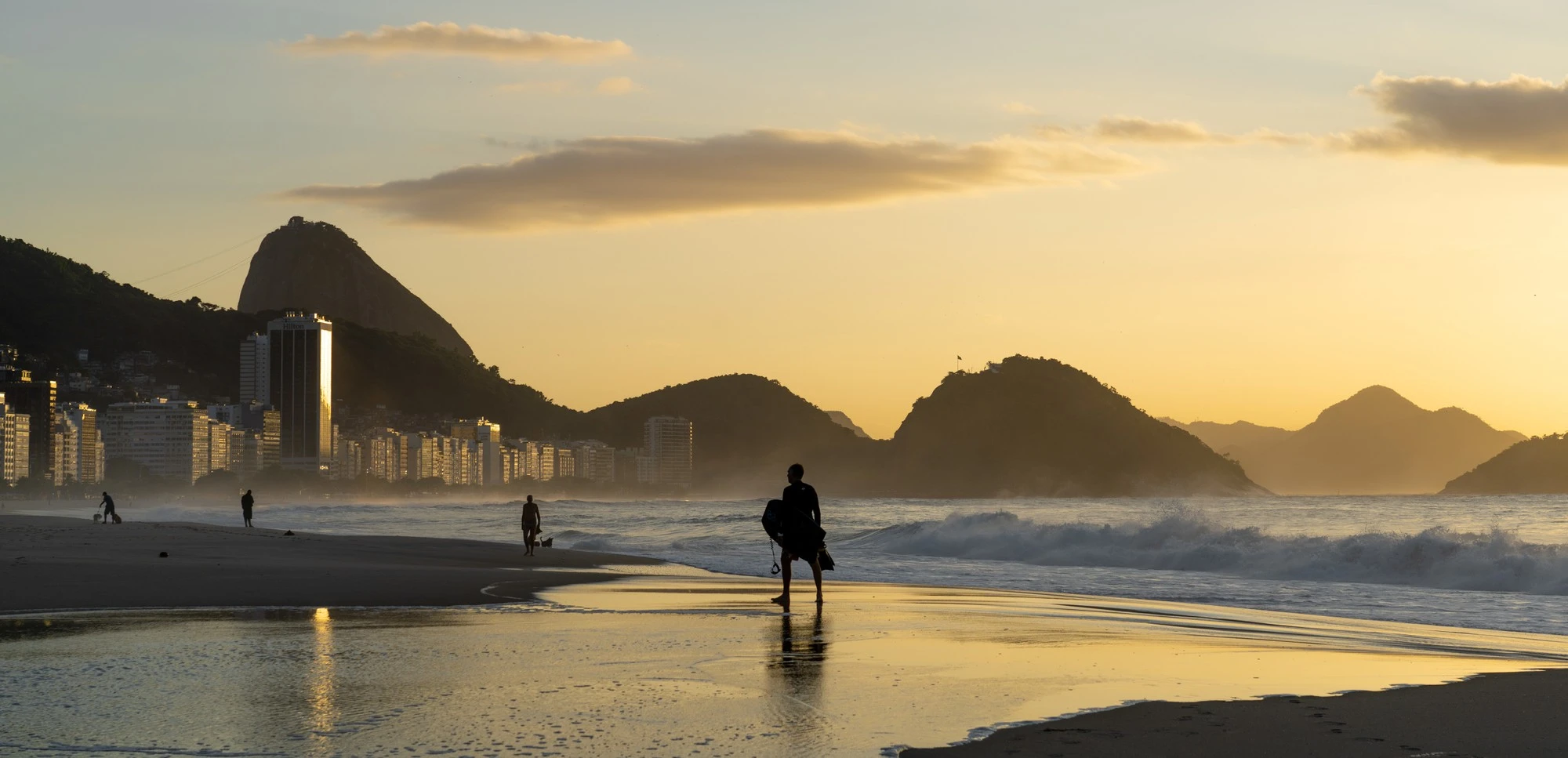 un amanecer en la playa de Copacabana